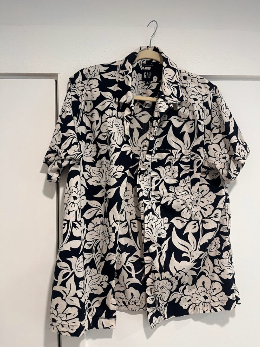 GAP Navy & Cream Floral Short Sleeve Button Down Shirt Men's M